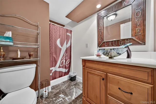 a view of livingroom with furniture and windows