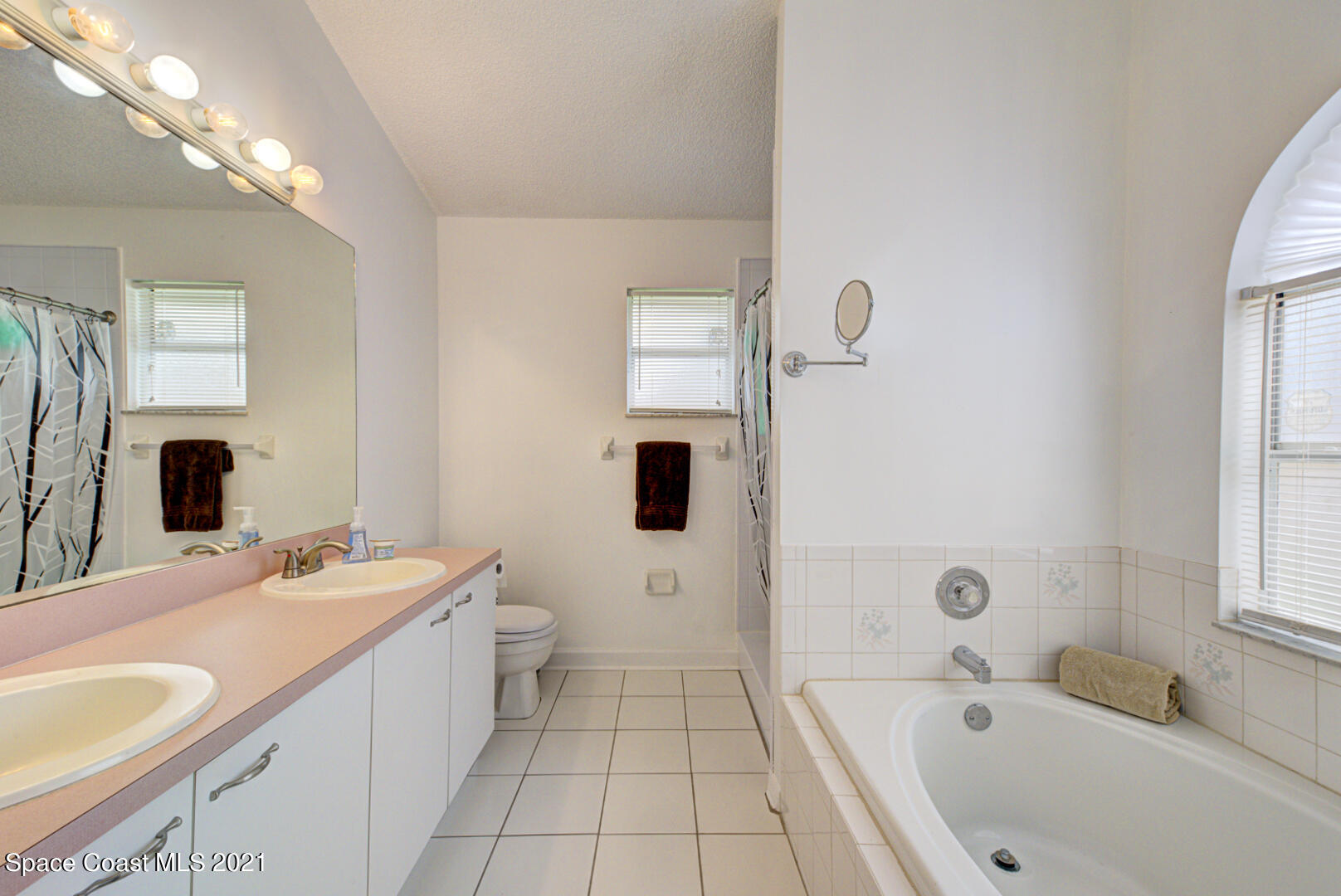 279 Rheine Road Northwest Palm Bay, FL 32907 - Photo 20 of 35 master bathroom