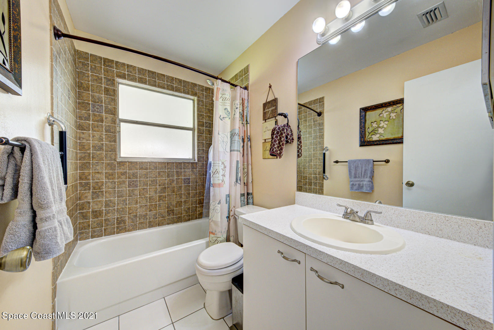 279 Rheine Road Northwest Palm Bay, FL 32907 - Photo 23 of 35 bathroom 2