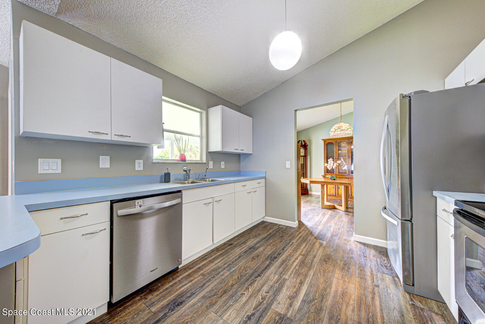 279 Rheine Road Northwest Palm Bay, FL 32907 - Photo 10 of 35 kitchen