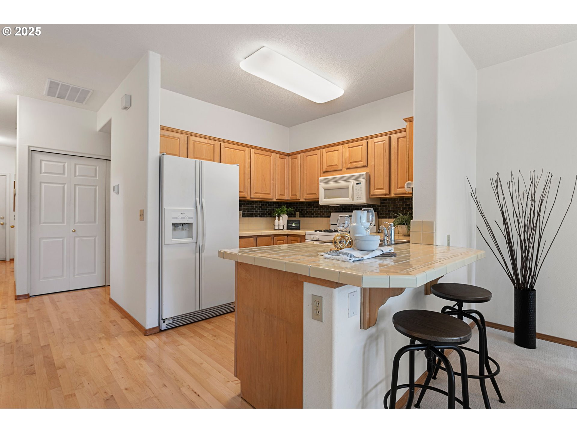 9577 Southwest Commons Court Beaverton, OR 97005 - Photo 4 of 28 Gallery Image 4
