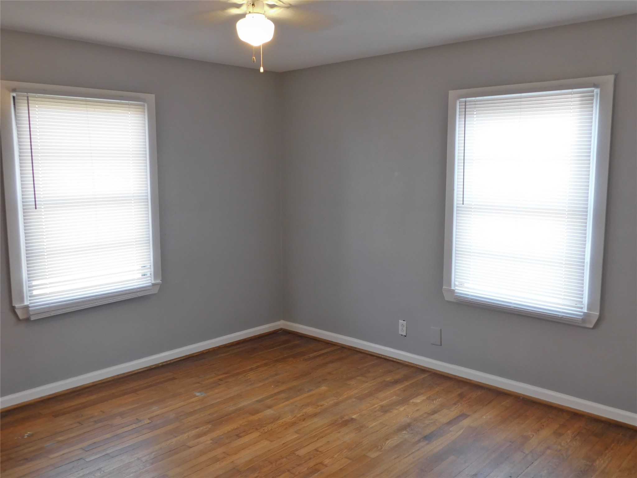 3934 Cosby Street Houston, TX 77021 - Photo 4 of 10 an empty room with wooden closet and windows