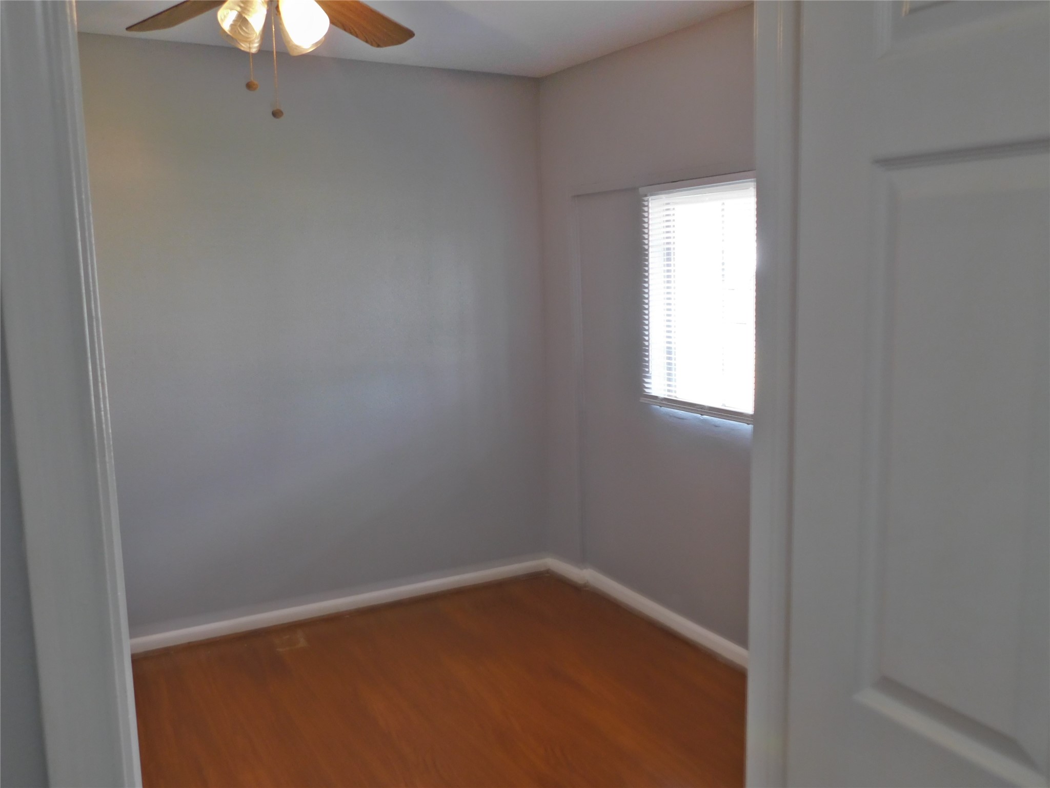 3934 Cosby Street Houston, TX 77021 - Photo 6 of 10 a small space with a window