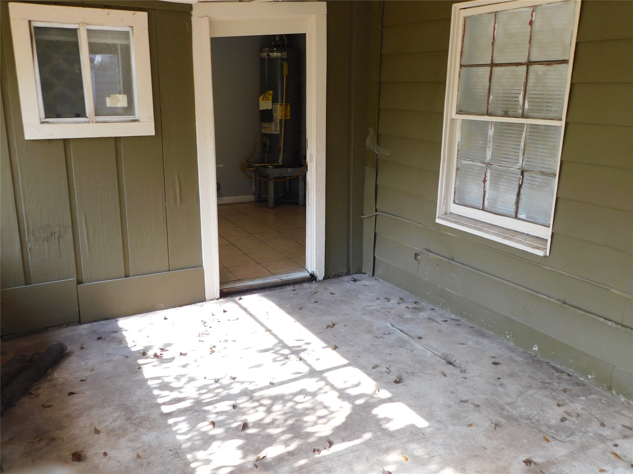 3934 Cosby Street Houston, TX 77021 - Photo 10 of 10 a bedroom with a bed and a window