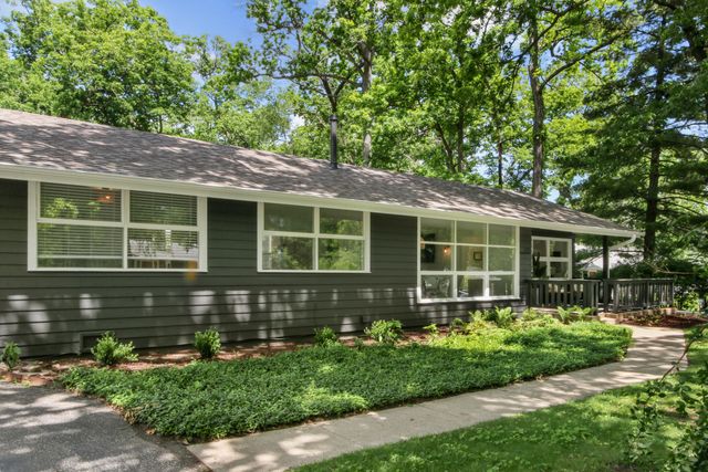 870 Brickley Drive, Fontana, WI 53125