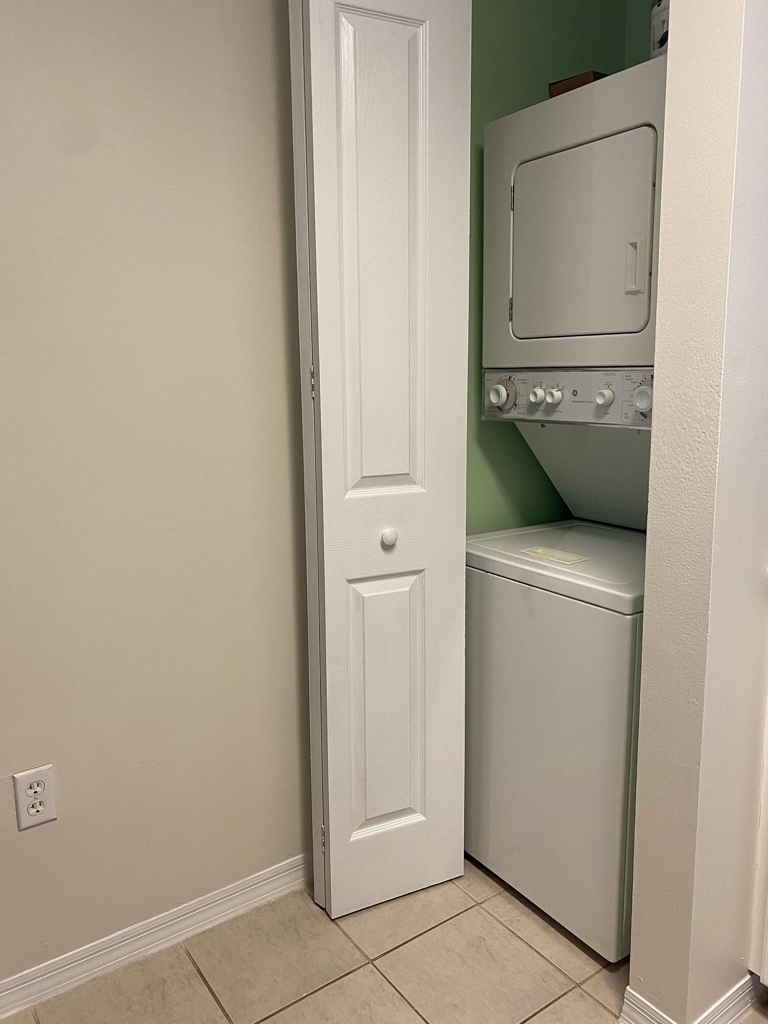 1155 Main Street, Unit 303 Jupiter, FL 33458 - Photo 20 of 25 Washer/Dryer
