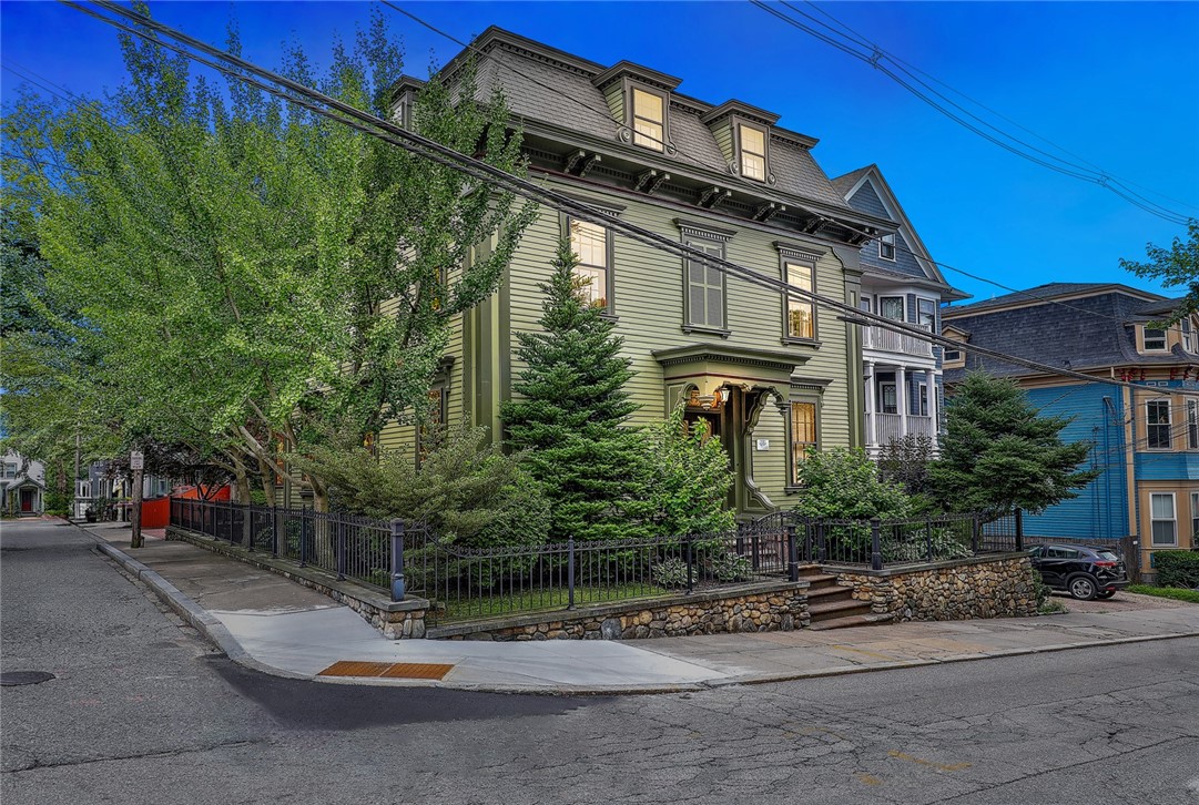 166 Prospect Street Providence, RI 02906 - Photo 3 of 48