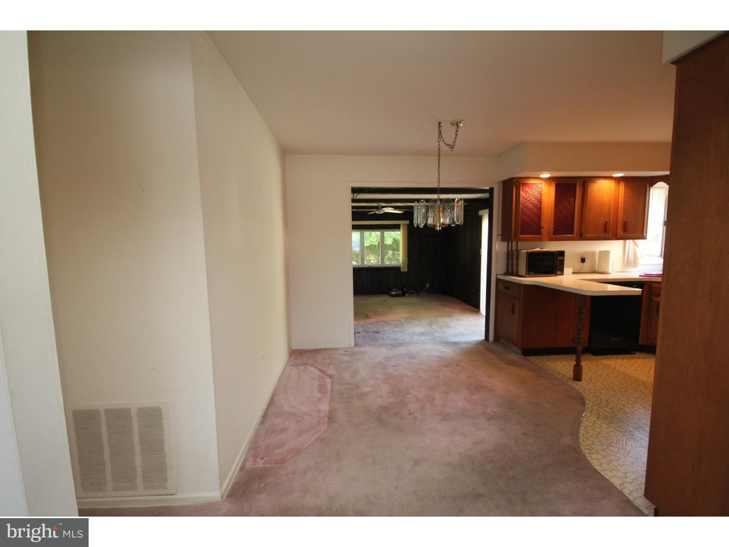40 Sherbrooke Road Ewing, NJ 08638 - Photo 3 of 12