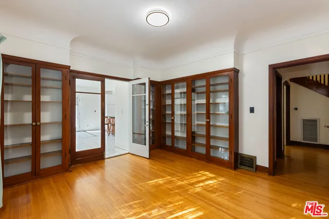 $2,400,000 | 955 South Highland Avenue, Los Angeles, CA 90036