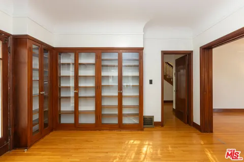 $2,400,000 | 955 South Highland Avenue, Los Angeles, CA 90036