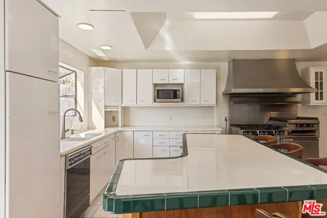 $2,400,000 | 955 South Highland Avenue, Los Angeles, CA 90036