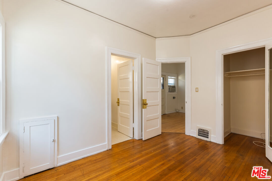955 South Highland Avenue Los Angeles, CA 90036 - Photo 22 of 47 a view of empty room with wooden floor