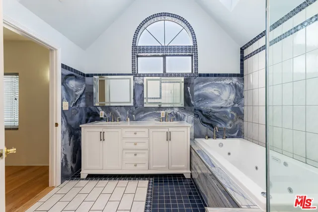 $2,400,000 | 955 South Highland Avenue, Los Angeles, CA 90036