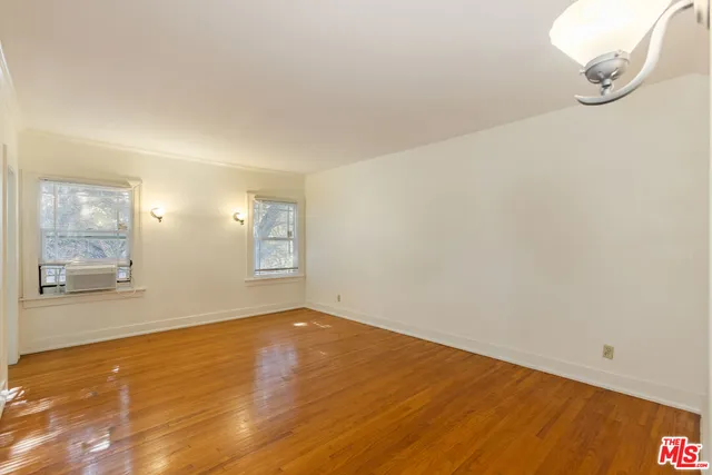 $2,400,000 | 955 South Highland Avenue, Los Angeles, CA 90036