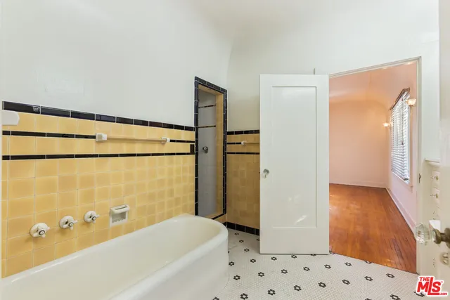 $2,400,000 | 955 South Highland Avenue, Los Angeles, CA 90036