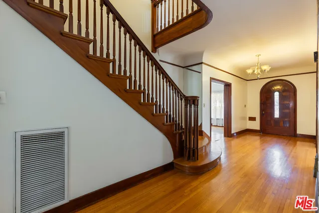 $2,400,000 | 955 South Highland Avenue, Los Angeles, CA 90036