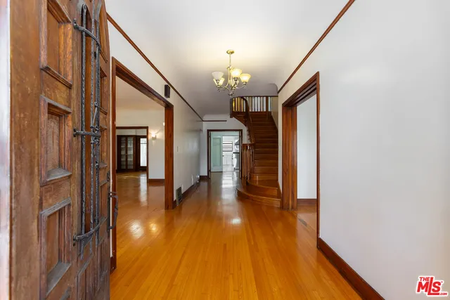 $2,400,000 | 955 South Highland Avenue, Los Angeles, CA 90036