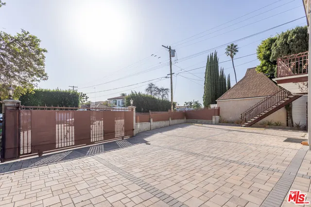 $2,400,000 | 955 South Highland Avenue, Los Angeles, CA 90036