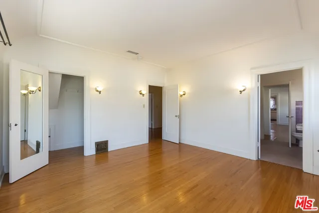 $2,400,000 | 955 South Highland Avenue, Los Angeles, CA 90036