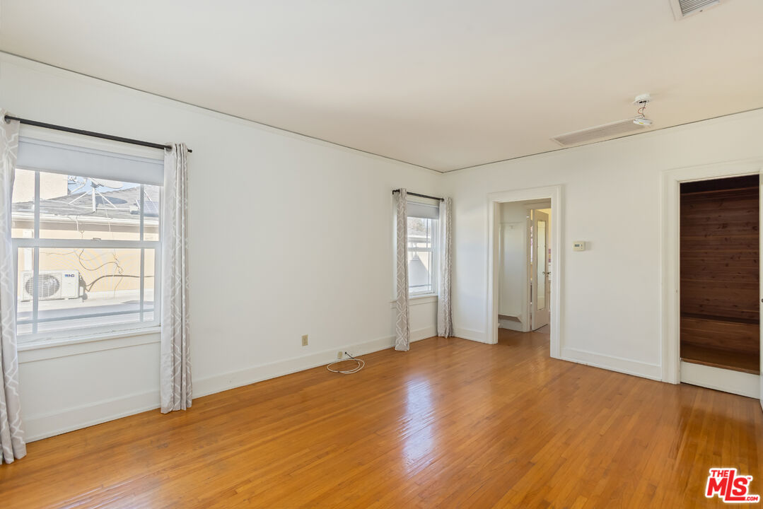 955 South Highland Avenue Los Angeles, CA 90036 - Photo 47 of 47 a view of an empty room with wooden floor and a window