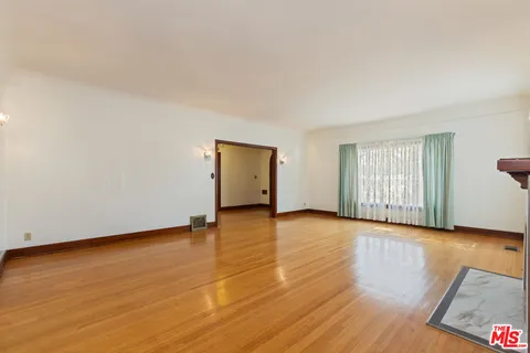 $2,400,000 | 955 South Highland Avenue, Los Angeles, CA 90036