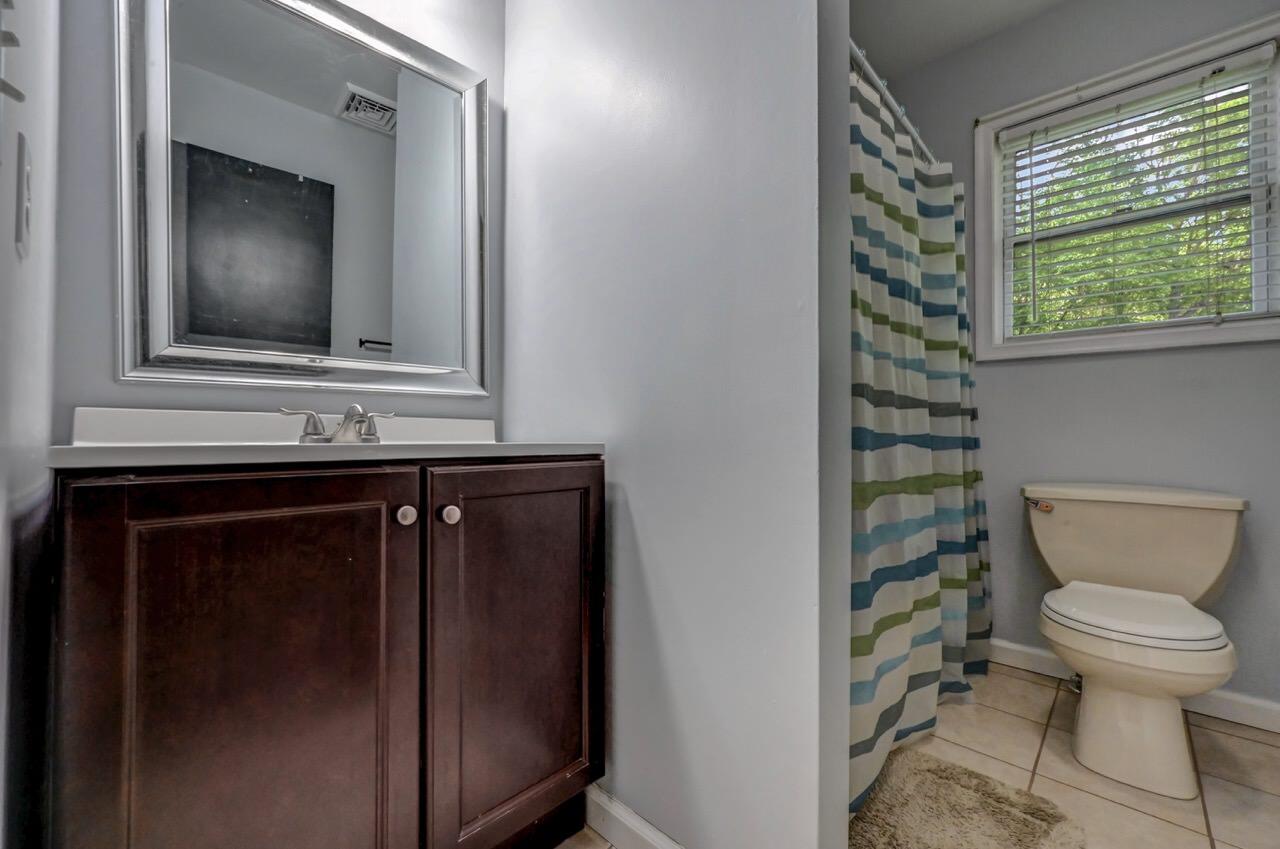 531 Chancellor Road East Stroudsburg, PA 18302 - Photo 38 of 61 2nd Floor Hall Bath