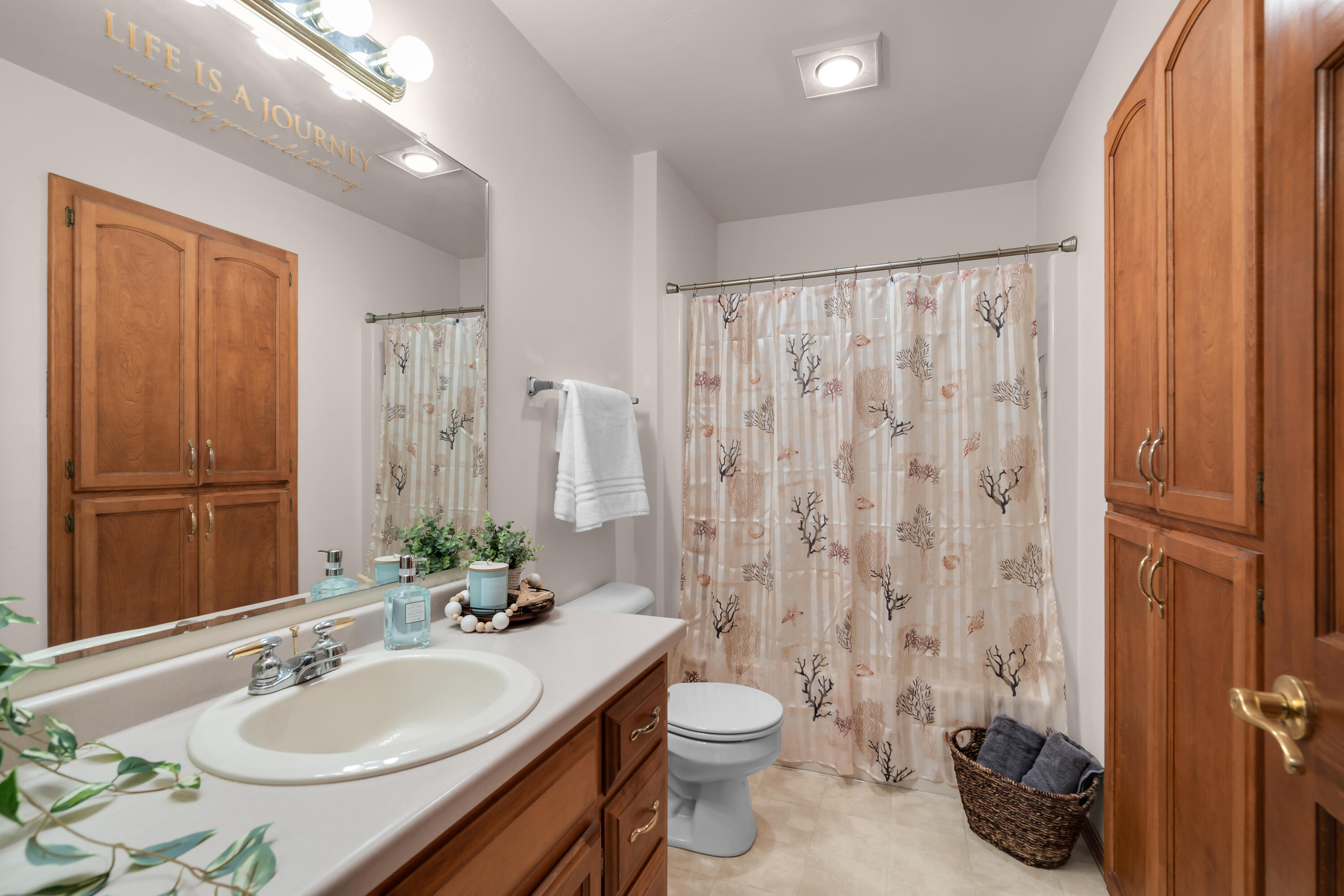 3445 Edinburgh Road Green Bay, WI 54311 - Photo 29 of 34 Upper Bathroom
