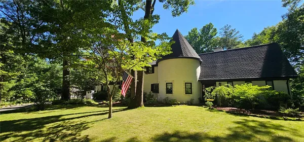 $799,000 | 14 Maplecrest Drive, Smithfield, RI 02828
