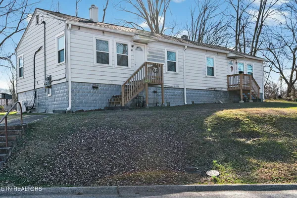 $1 | 147 Waddell Circle, Oak Ridge, TN 37830