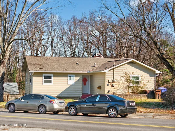 $1 | 147 Waddell Circle, Oak Ridge, TN 37830