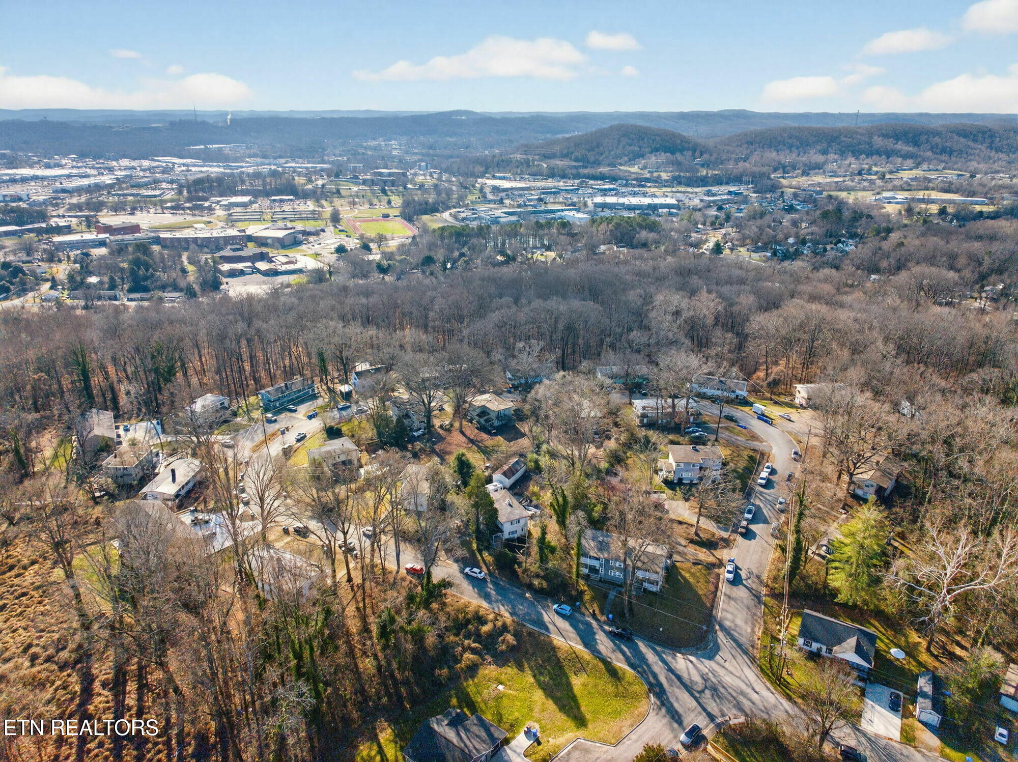 147 Waddell Circle Oak Ridge, TN 37830 - Photo 4 of 24 76-web-or-mls-waddell_Circle-31