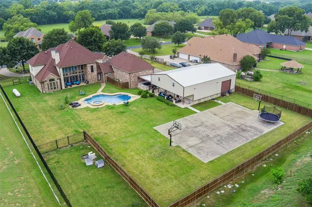 $1,270,000 | 2056 Willow Bend Drive, Oak Leaf, TX 75154