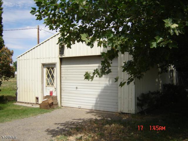 5711 Lateral A Road Wapato, WA 98951 - Photo 14 of 16 a view of a house with backyard and garden