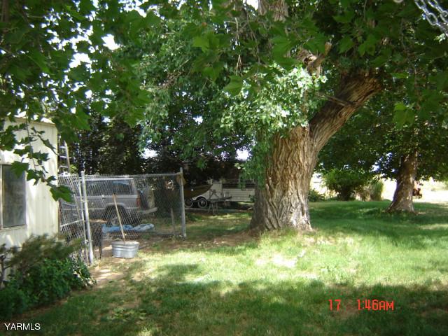 5711 Lateral A Road Wapato, WA 98951 - Photo 16 of 16 a backyard of a house with table and chairs