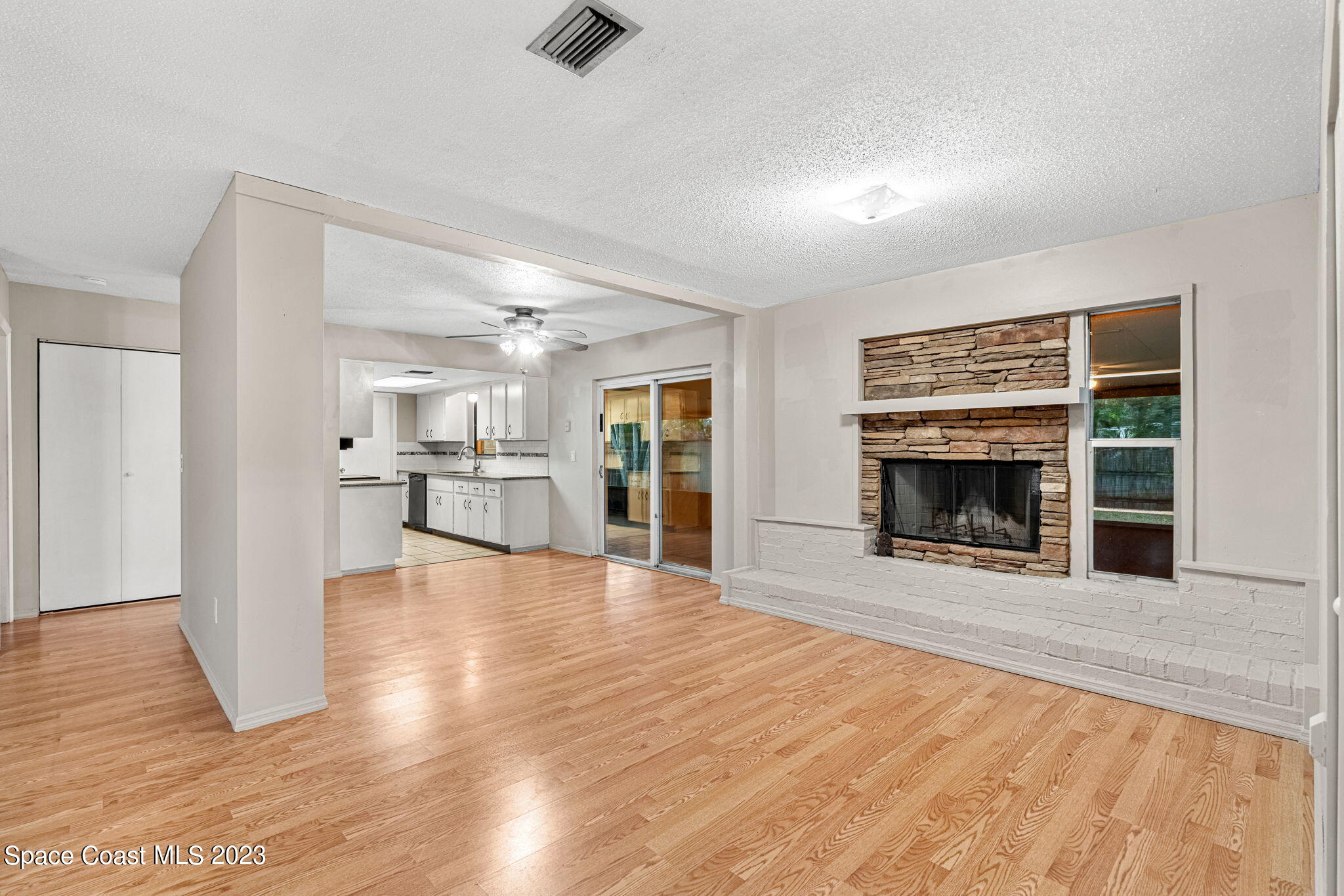 2455 Colony Drive Melbourne, FL 32935 - Photo 9 of 30 13-web-or-mls-DSC08118-HDR