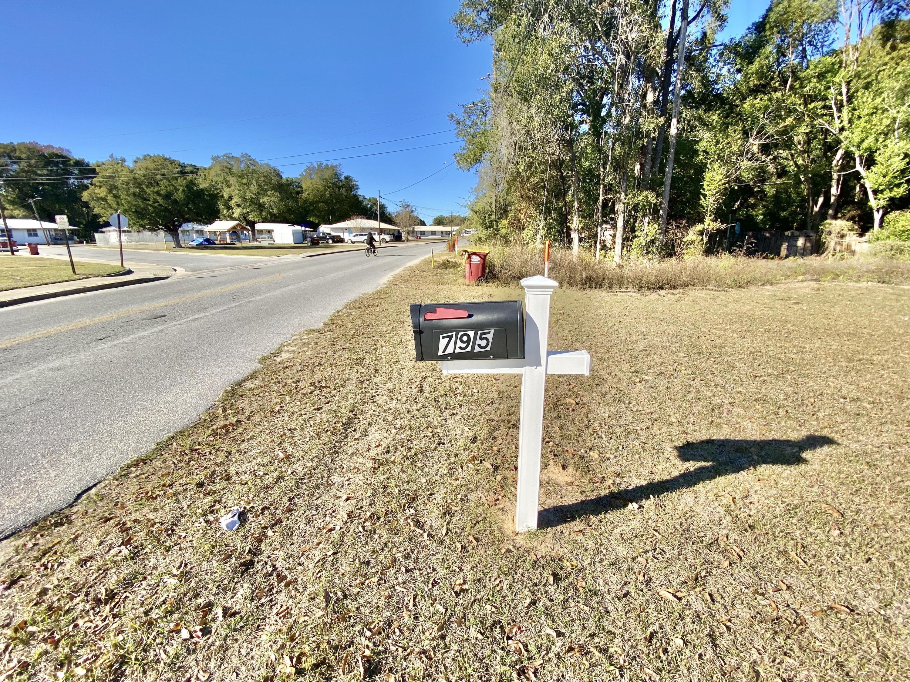 795 Bay Street Crestview, FL 32536 - Photo 6 of 34 a street view with residential houses