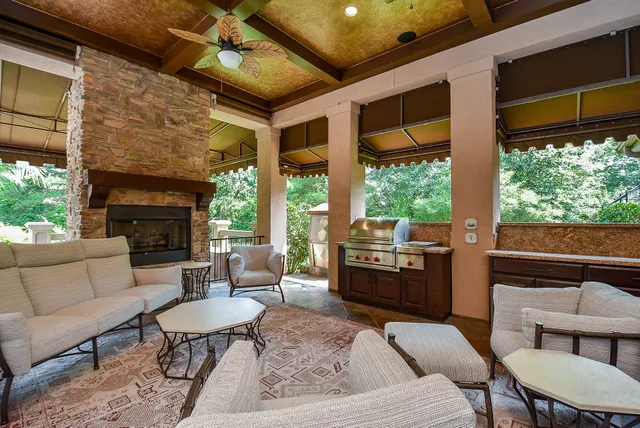 $20,000 | 10 Player Pond Place, The Woodlands, TX 77382