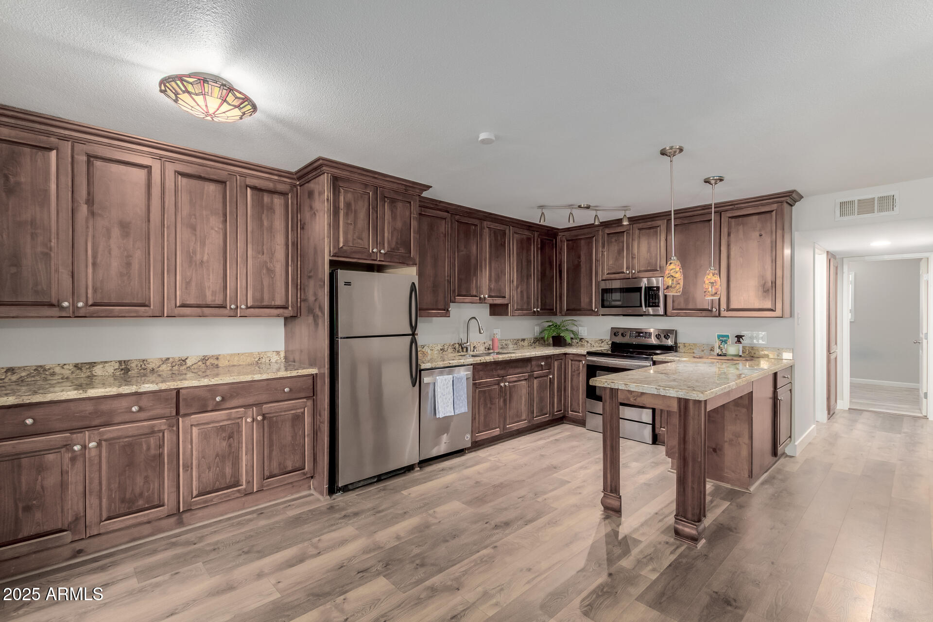 5525 East Thomas Road, Unit H1 Phoenix, AZ 85018 - Photo 3 of 36 05 Thomas