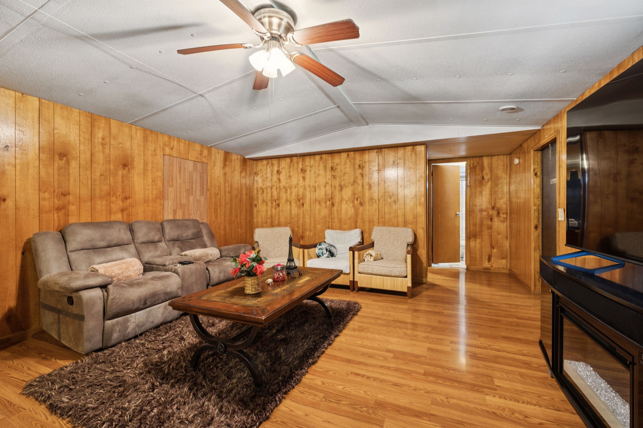 942 Fay Creek Road Wartrace, TN 37183 - Photo 26 of 68 a living room with furniture and a flat screen tv