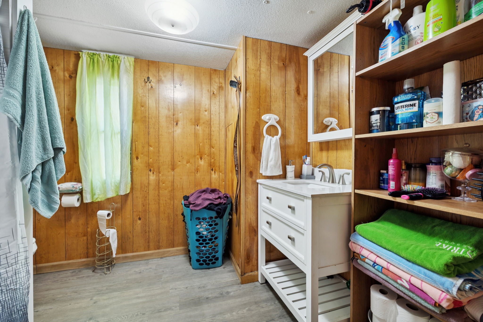 942 Fay Creek Road Wartrace, TN 37183 - Photo 35 of 68 a room with furniture and a window