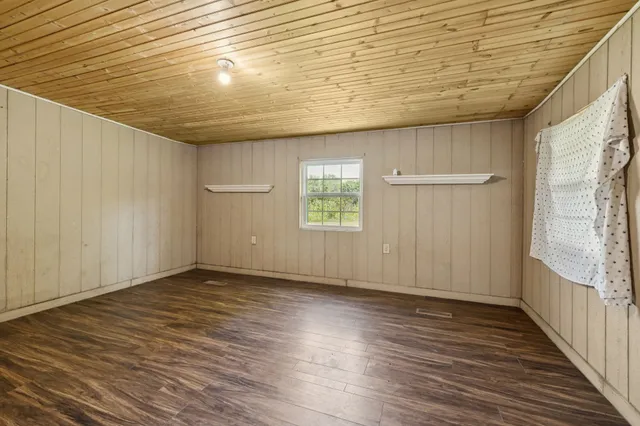 a view of a parking space