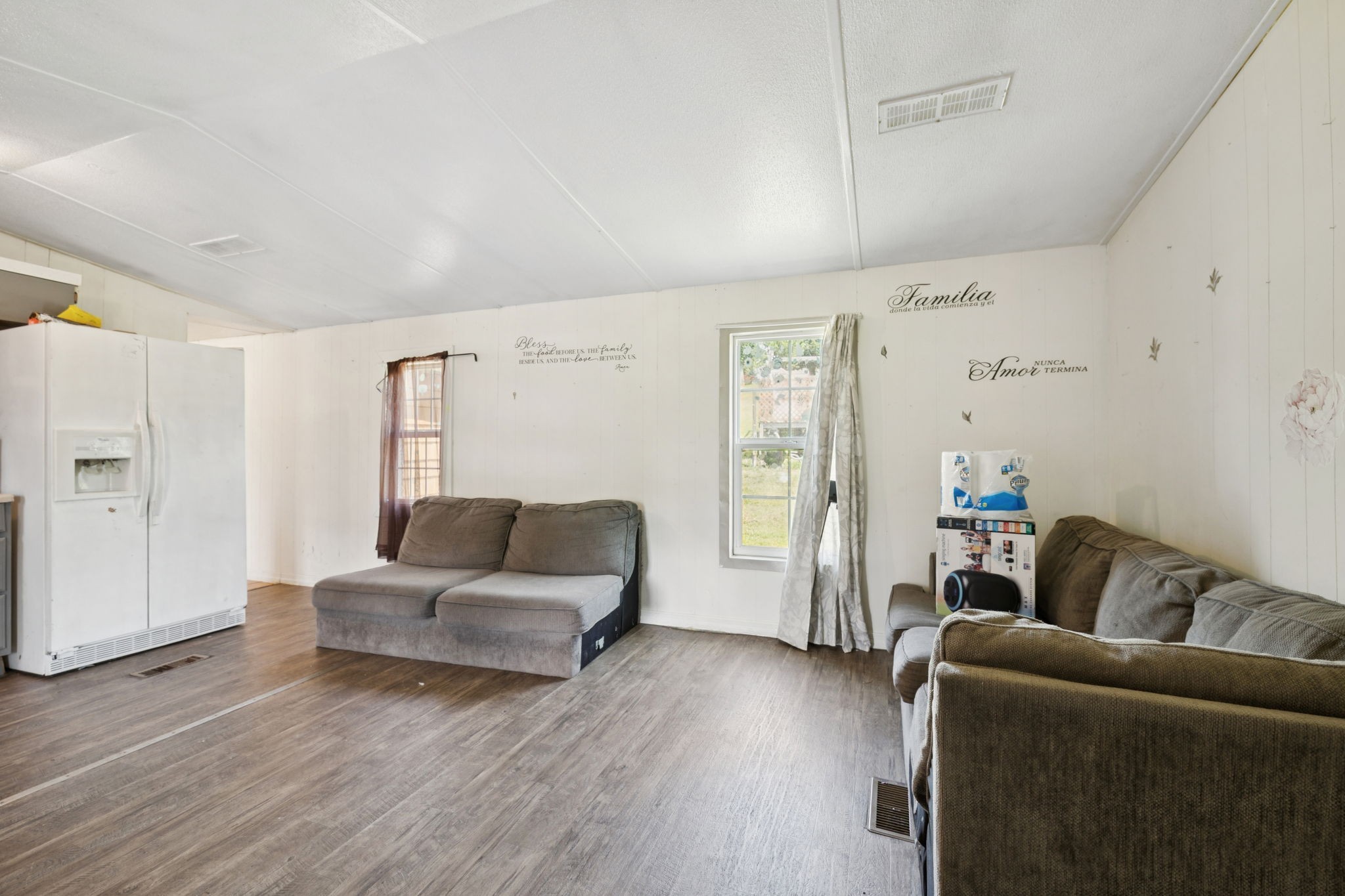 942 Fay Creek Road Wartrace, TN 37183 - Photo 55 of 68 a living room with furniture and a couch