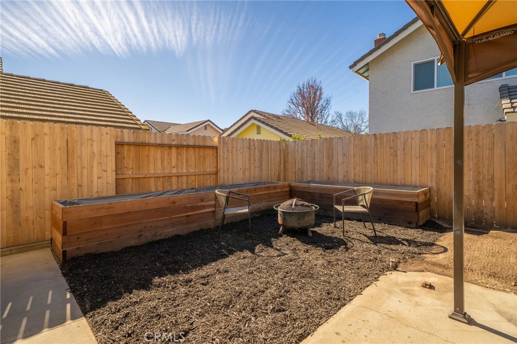 6870 Saddleback Place Rancho Cucamonga, CA 91701 - Photo 21 of 33 a backyard of a house with outdoor seating