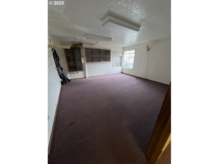 8325 Southeast Division Street Portland, OR 97216 - Photo 12 of 44