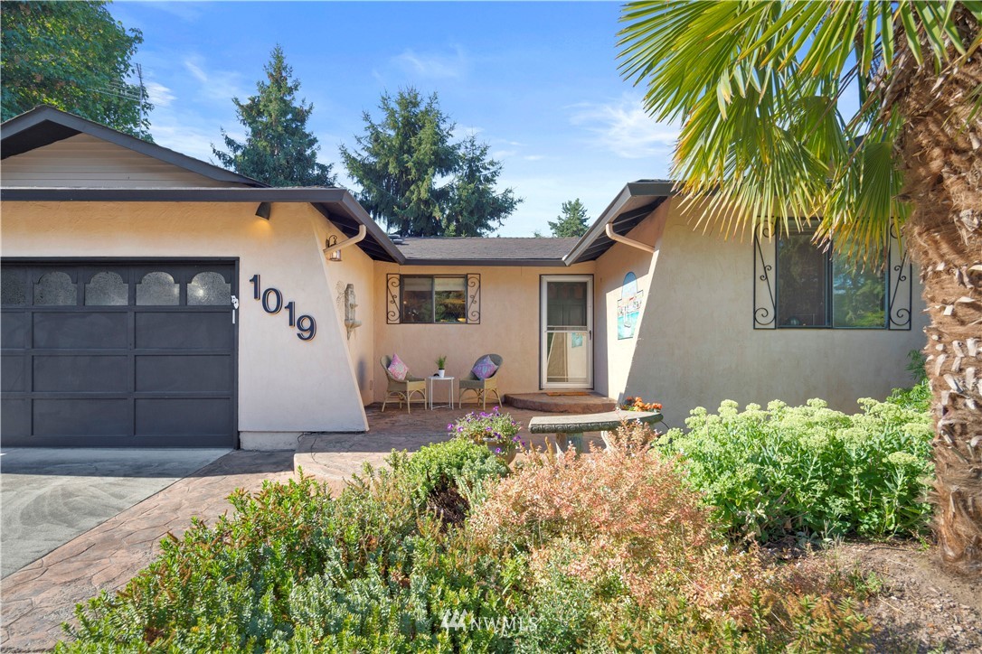 1019 South 31st Court Renton, WA 98055 - Photo 3 of 29 Gallery Image 3