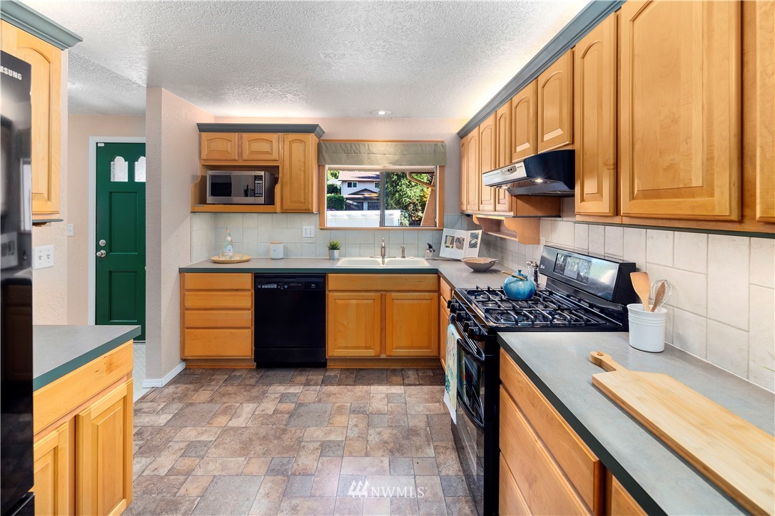 1019 South 31st Court Renton, WA 98055 - Photo 7 of 29 Gallery Image 7