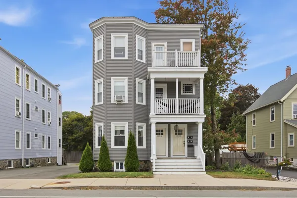 $3,400 | 1084 Main Street, Unit 1, Melrose, MA 02176