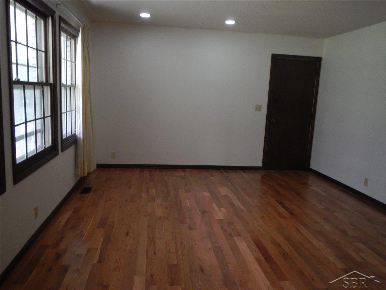 2143 South Graham Road Saginaw, MI 48609 - Photo 12 of 31 Family Room