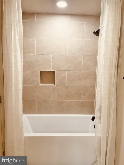 1016 Windrush Lane, Unit 25 Sandy Spring, MD 20860 - Photo 20 of 37 Master bathroom soaking tub and shower.
