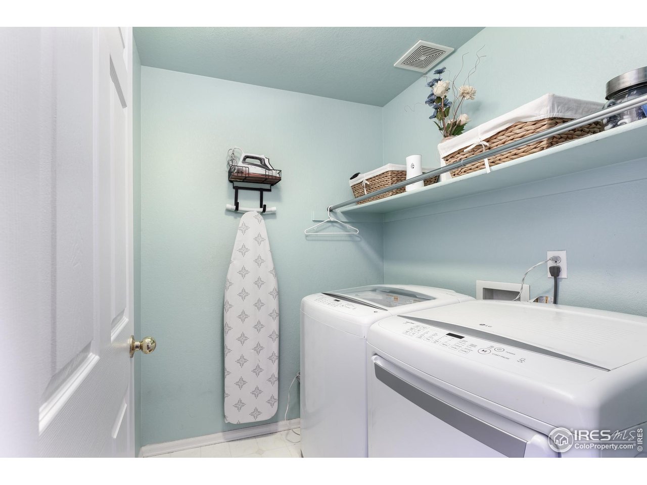 5430 Bobcat Street Frederick, CO 80504 - Photo 21 of 42 Laundry Room